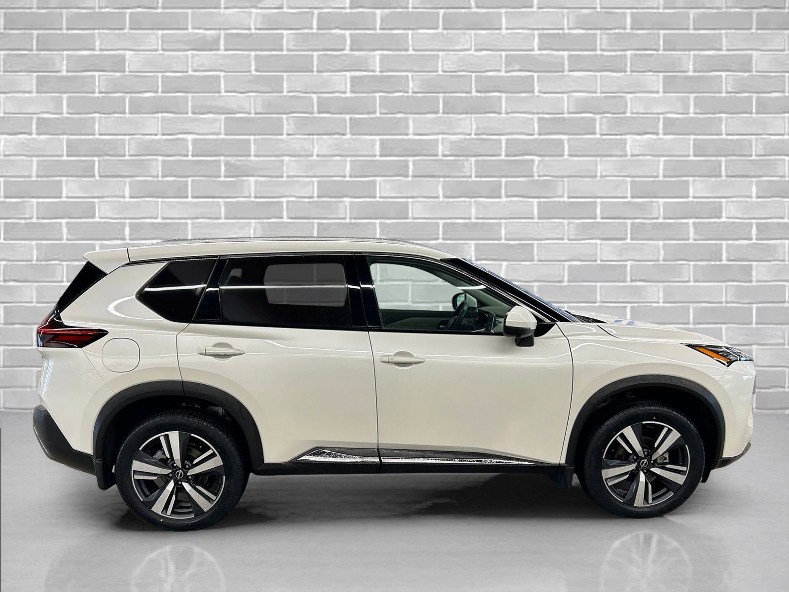 Used 2023 Nissan Rogue SL image 6