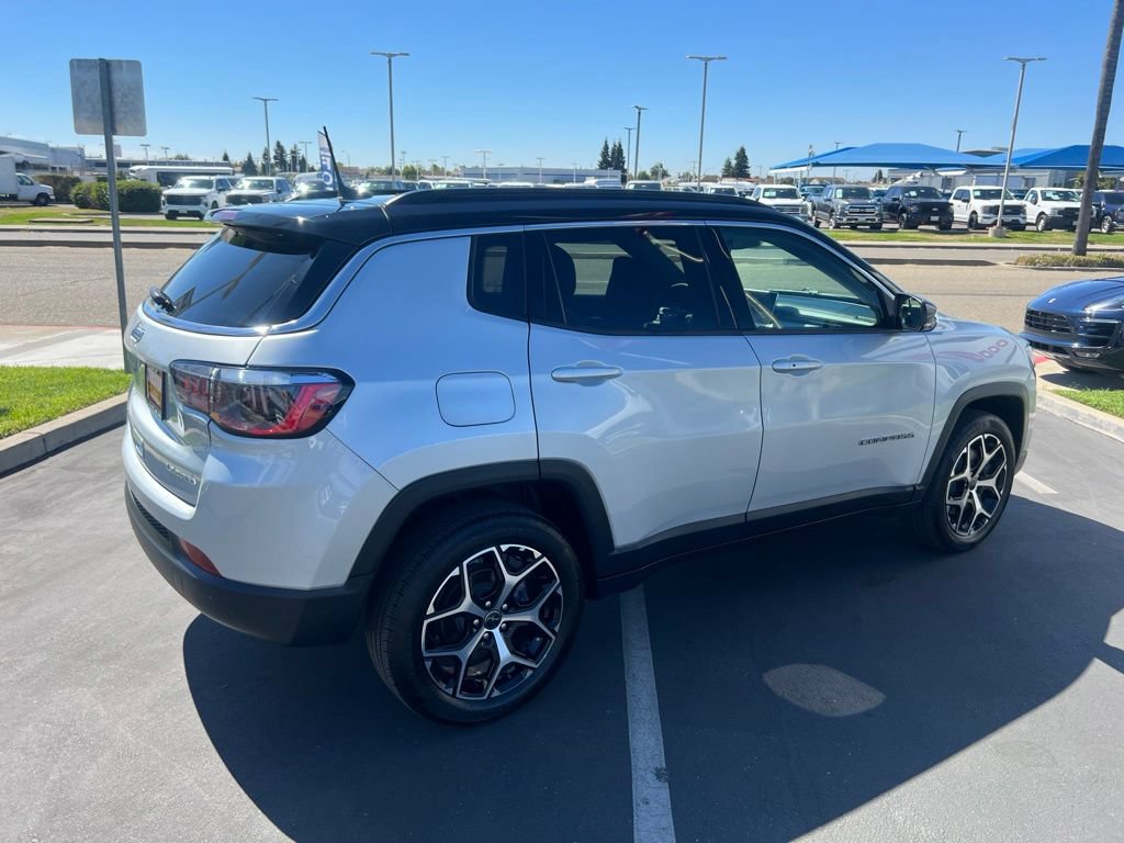 Used 2025 Jeep Compass Limited AWD/4WD image 13