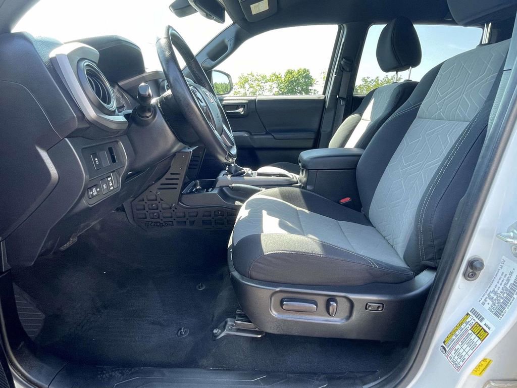 Used 2022 Toyota Tacoma TRD Off-Road AWD/4WD image 20