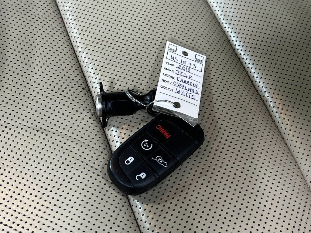 Used 2018 Jeep Grand Cherokee Overland AWD/4WD image 39