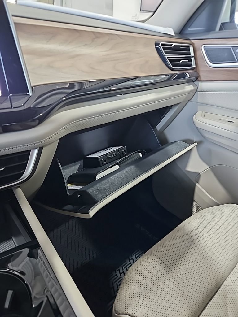 New 2026 Volkswagen Atlas SE image 33