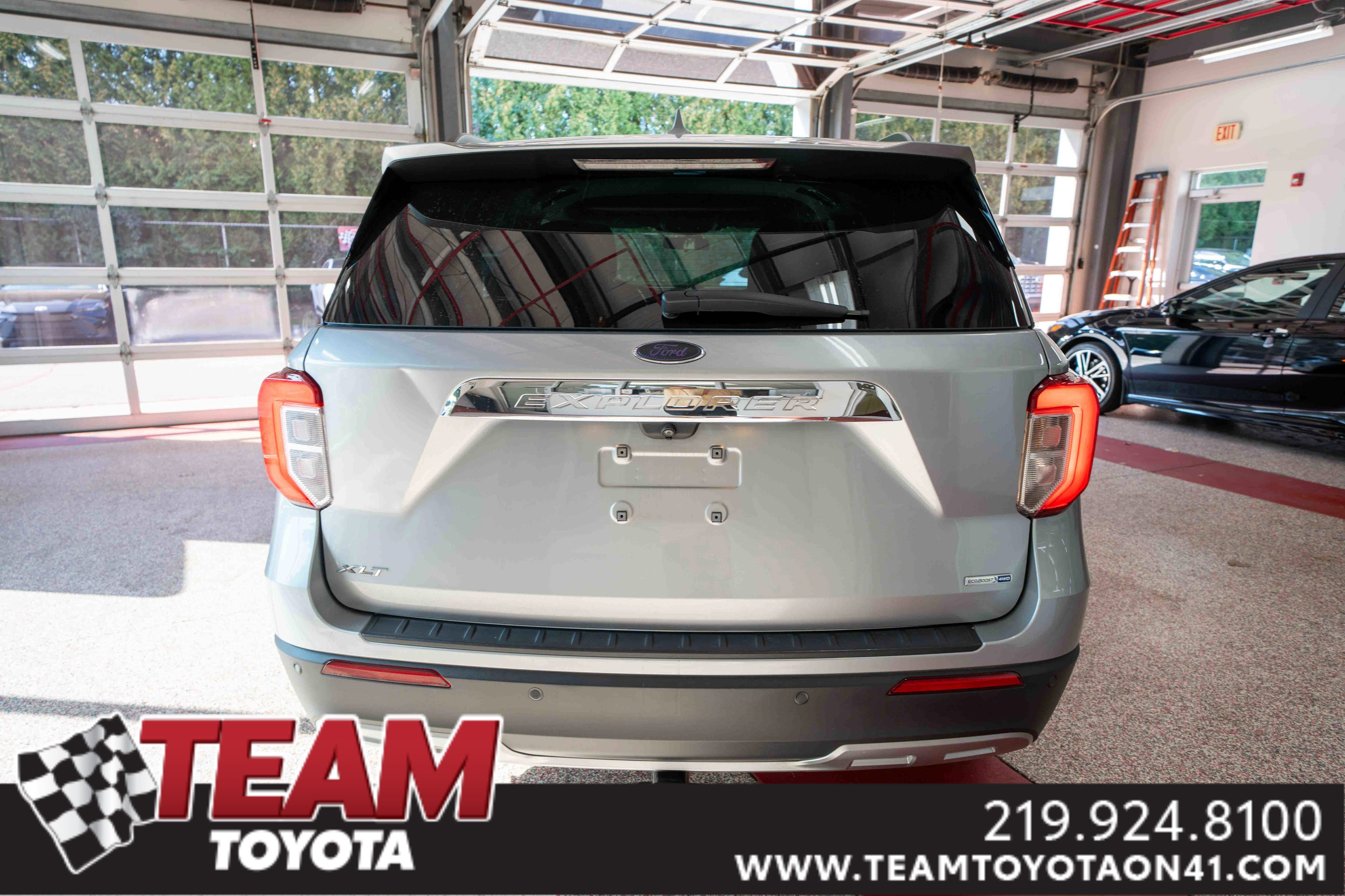 Used 2020 Ford Explorer XLT w/ Equipment Group 202A image 3