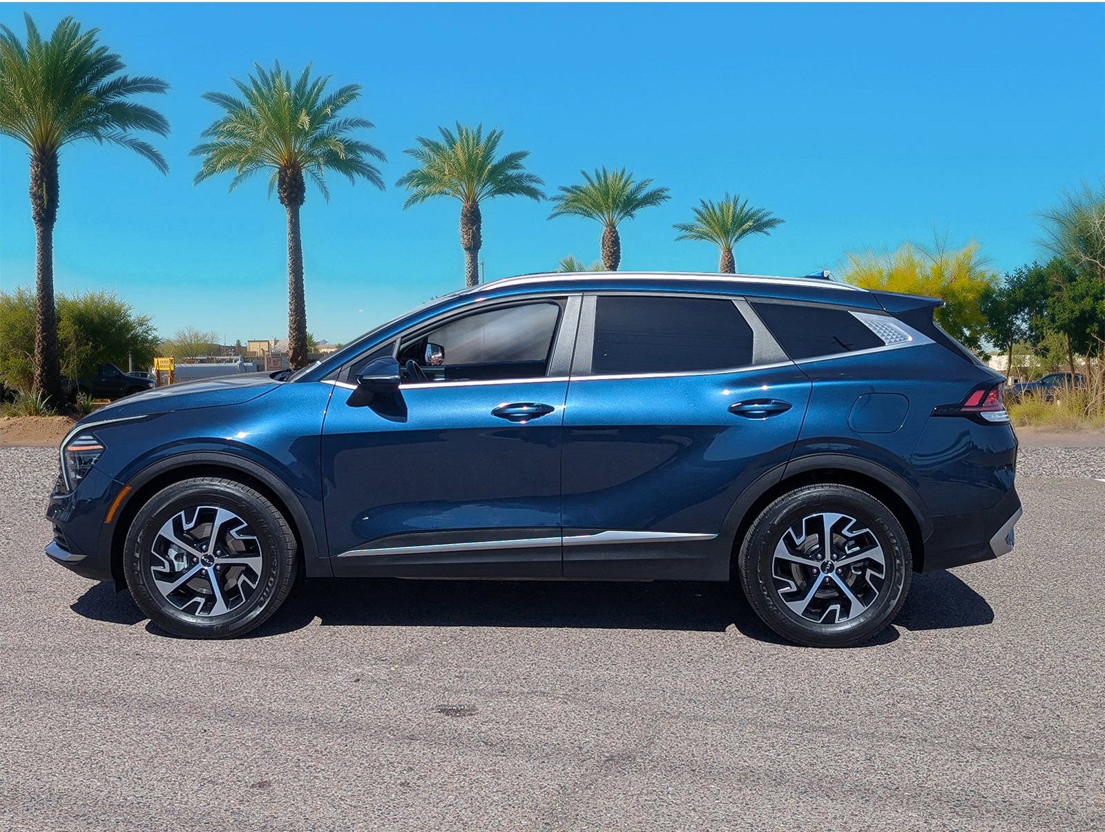 Used 2024 Kia Sportage EX image 2