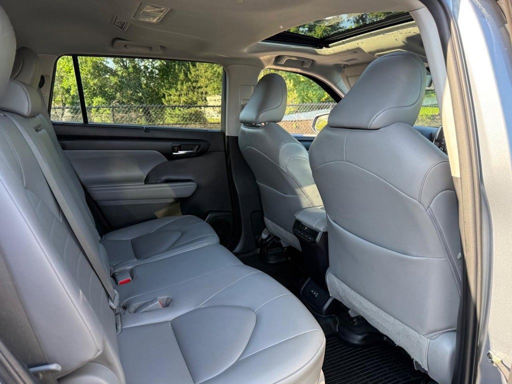 Certified 2022 Toyota Highlander XLE image 15