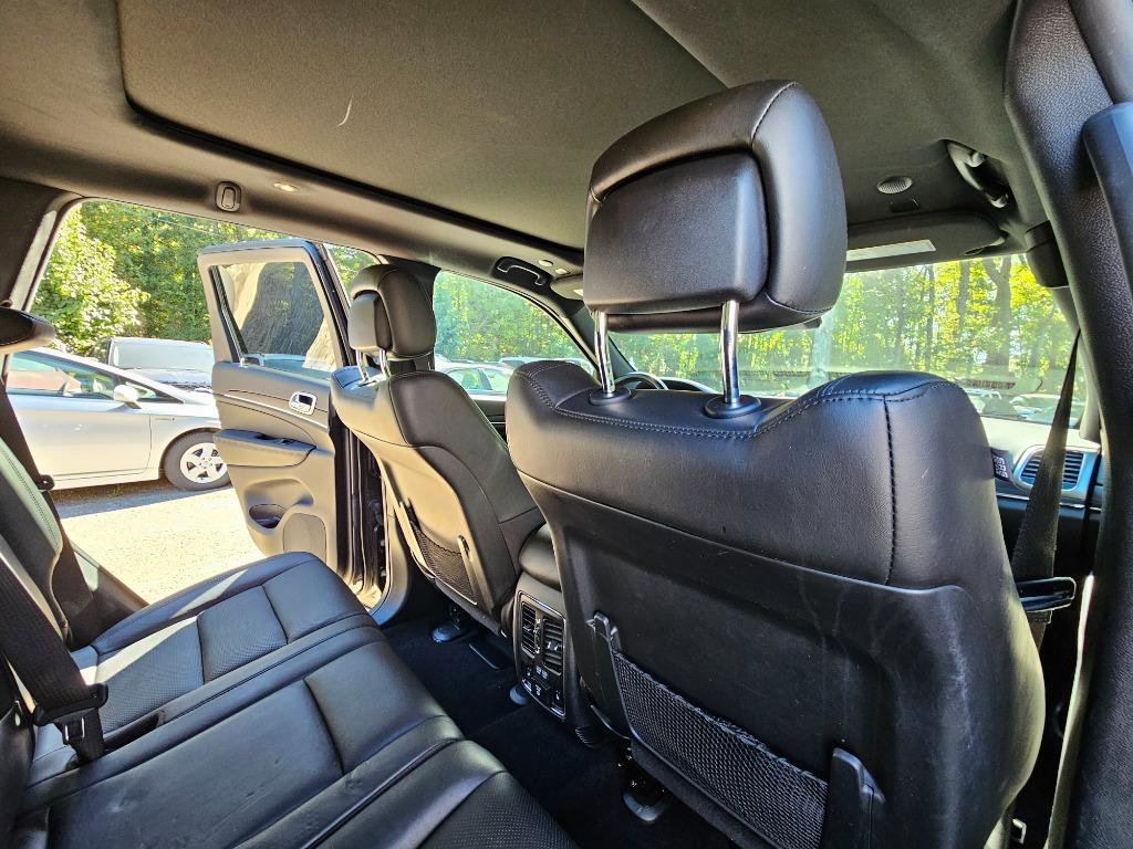 Used 2021 Jeep Grand Cherokee Limited w/ Luxury Group II image 24