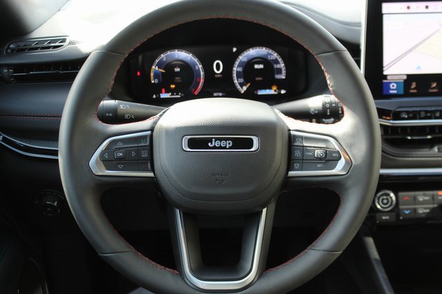 Used 2025 Jeep Compass Trailhawk w/ Trailhawk Elite Group image 15