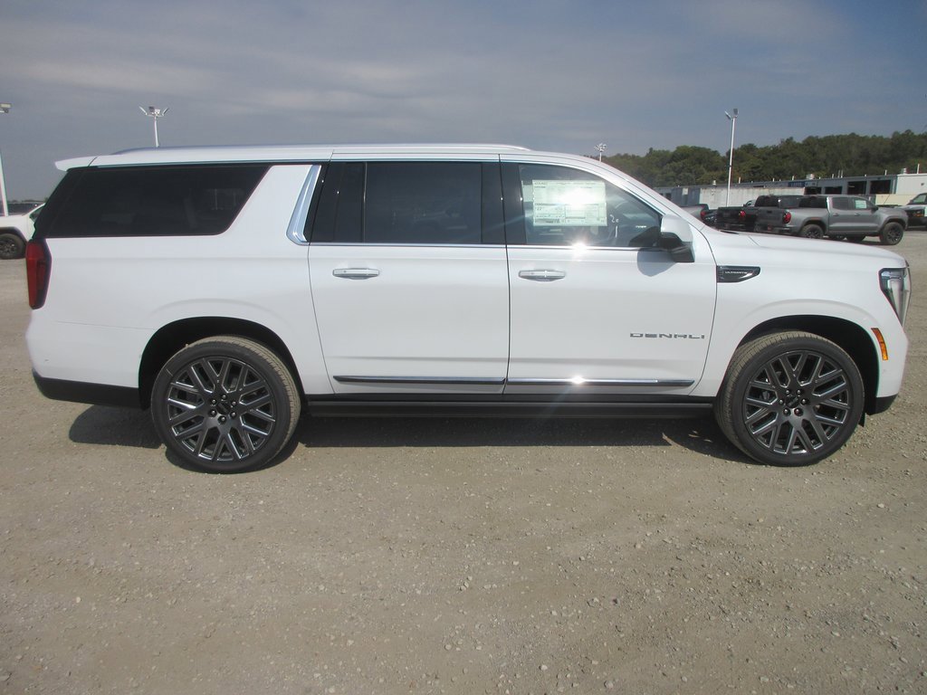 New 2026 GMC Yukon XL Denali Ultimate image 3