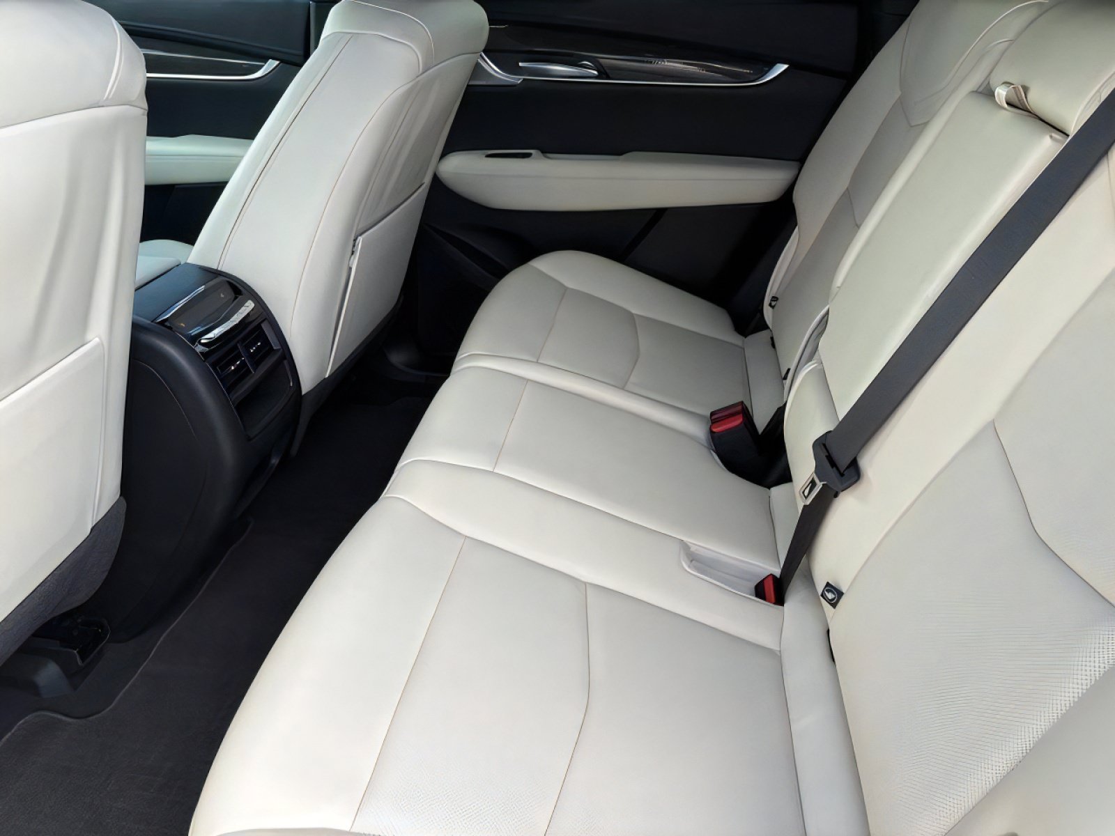 Used 2024 Cadillac XT5 Sportv w/ Technology Package AWD/4WD image 12