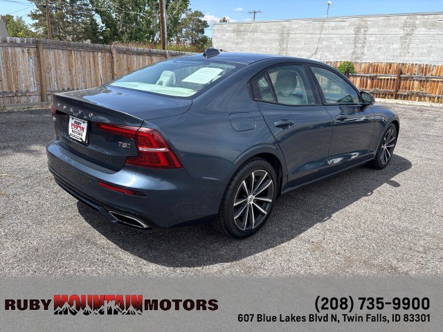Used 2021 Volvo S60 T5 Momentum AWD/4WD image 7