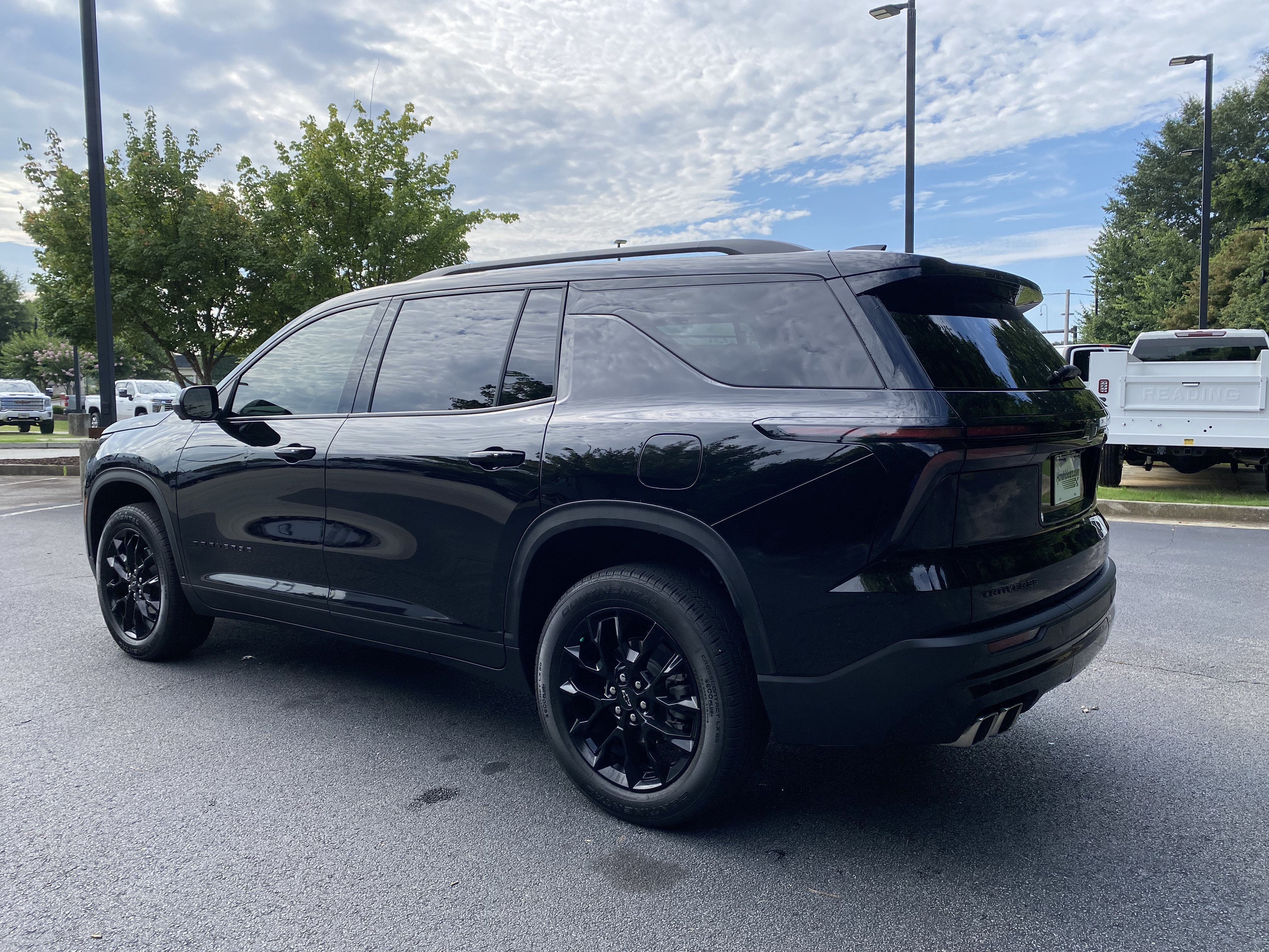 Used 2025 Chevrolet Traverse LT w/ Midnight/Sport Edition FWD image 7