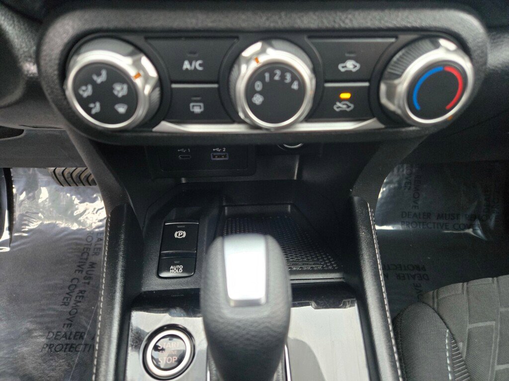 Used 2023 Nissan Kicks SV image 18