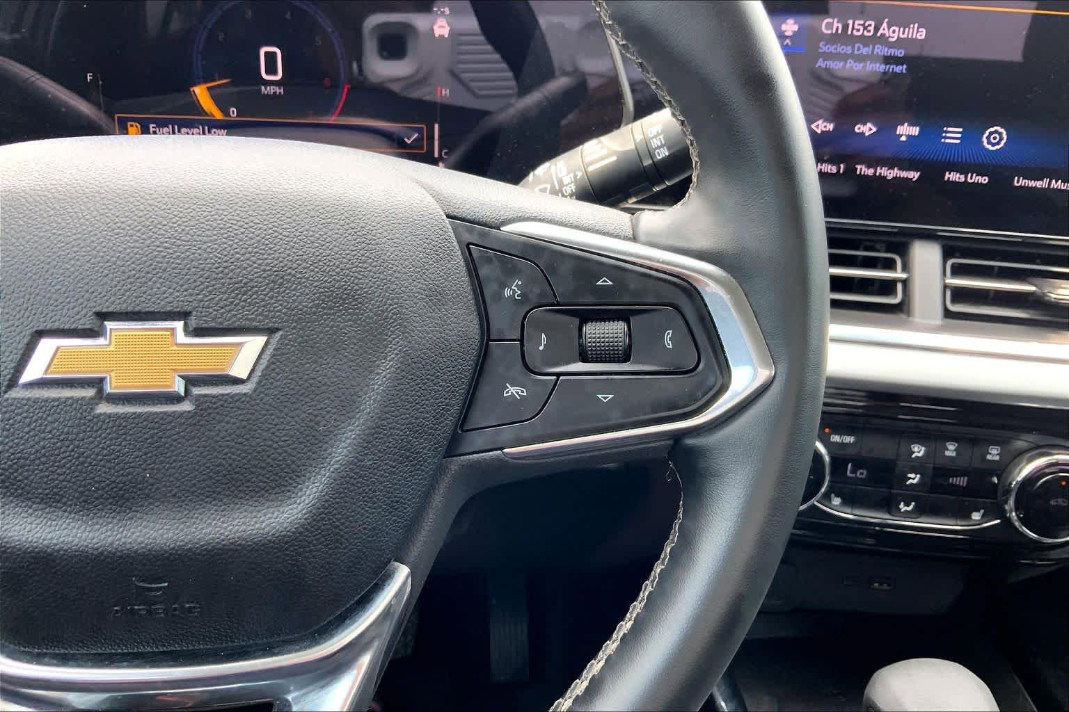 Used 2024 Chevrolet Trax LT w/ Sunroof Package FWD image 25