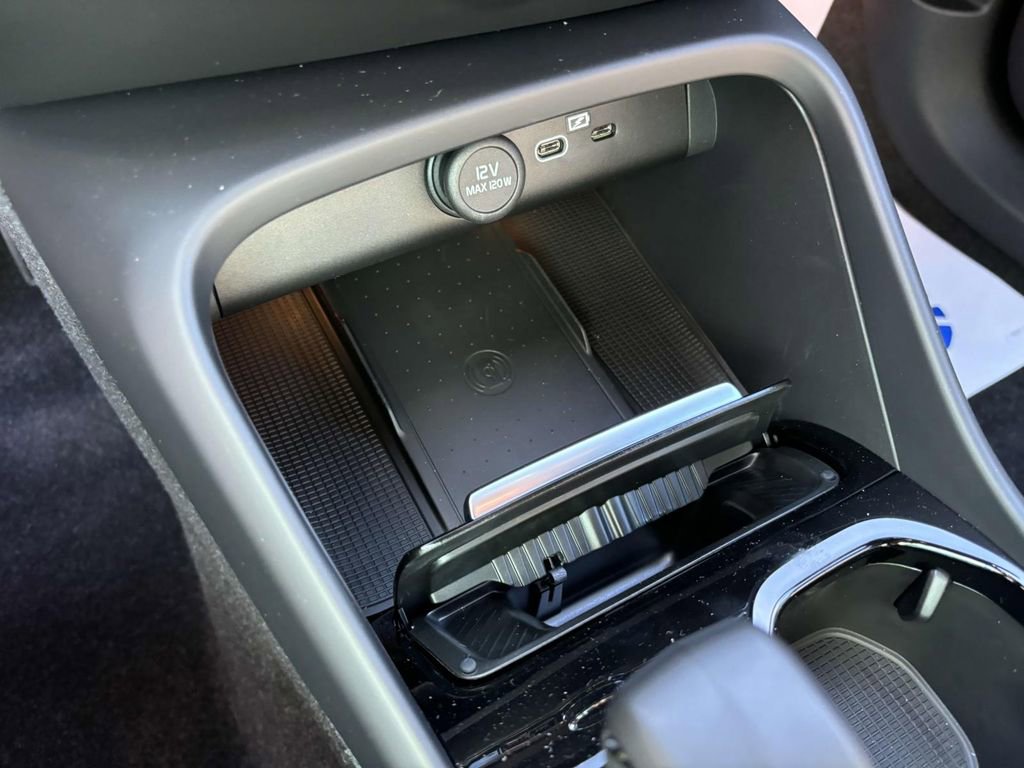New 2024 Volvo XC40 Recharge Core w/ Protection Package Premier image 23