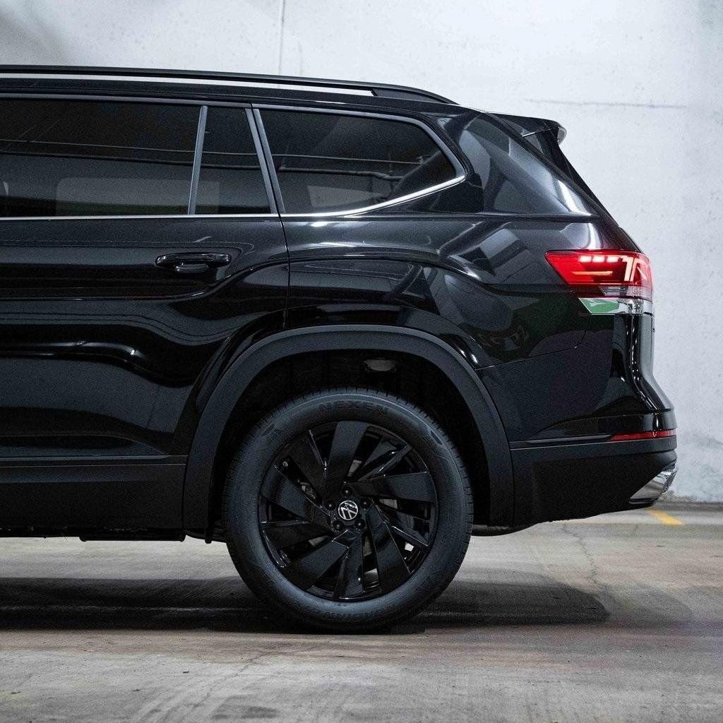 New 2026 Volkswagen Atlas SE w/ Black Wheel Package AWD/4WD image 4
