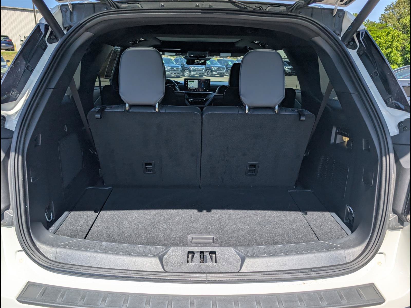 Used 2025 Ford Explorer ST w/ Sun And Sound Package AWD/4WD image 8