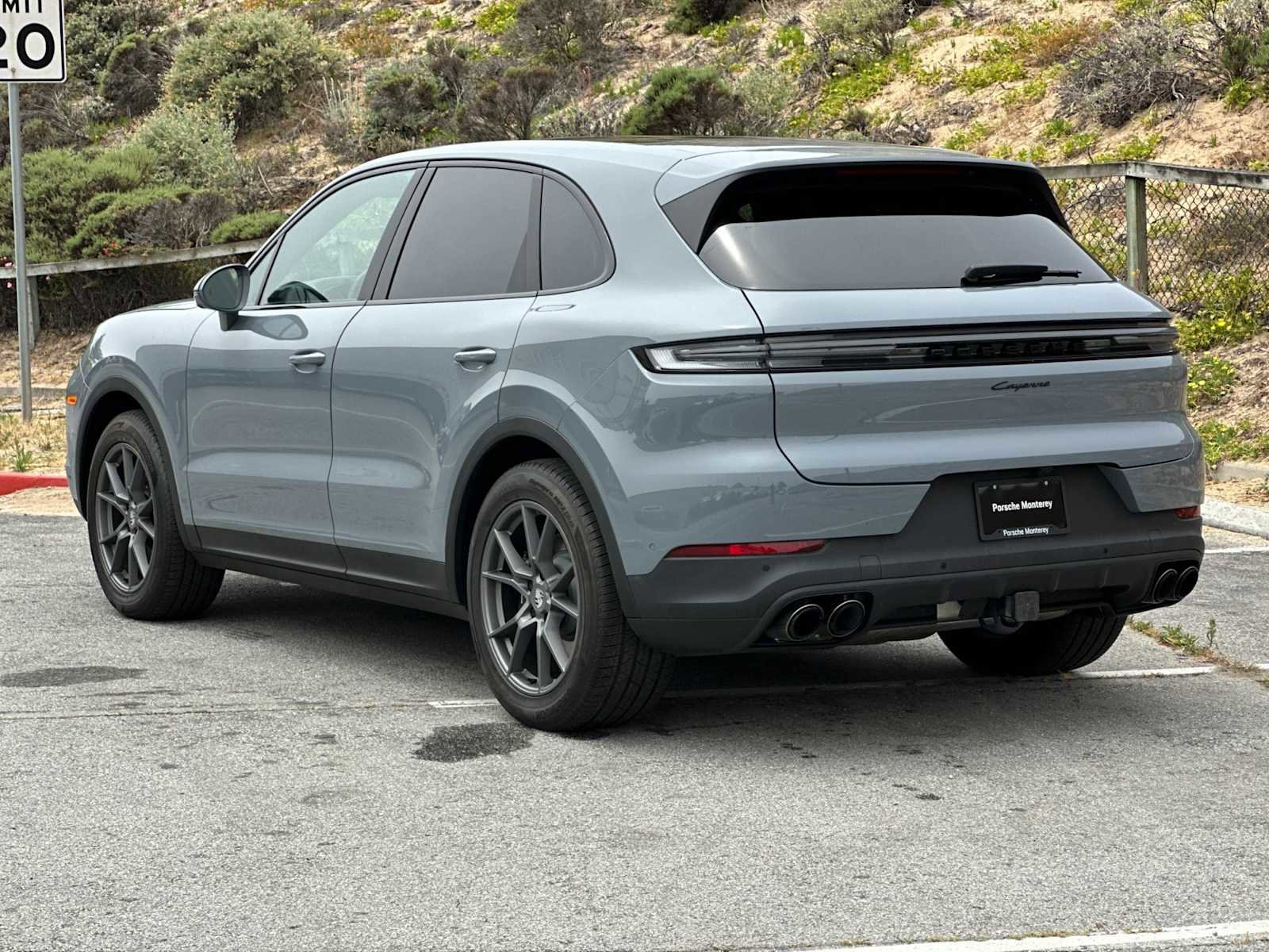 Certified 2025 Porsche Cayenne image 3