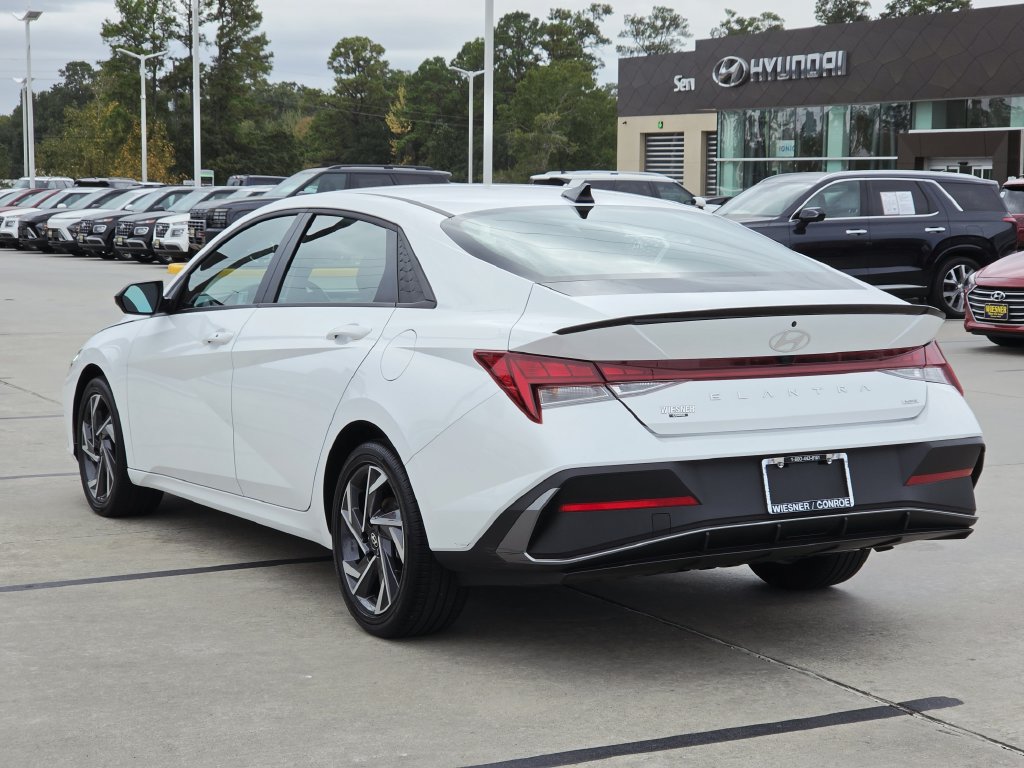 Used 2025 Hyundai Elantra SEL FWD image 14
