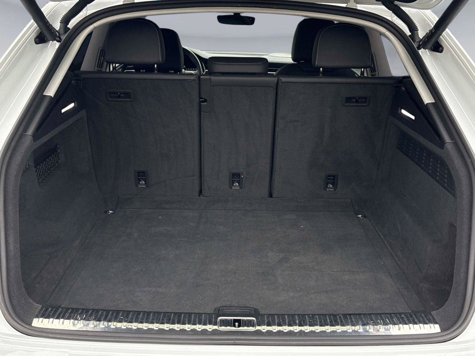 Used 2023 Audi Q8 Prestige image 11