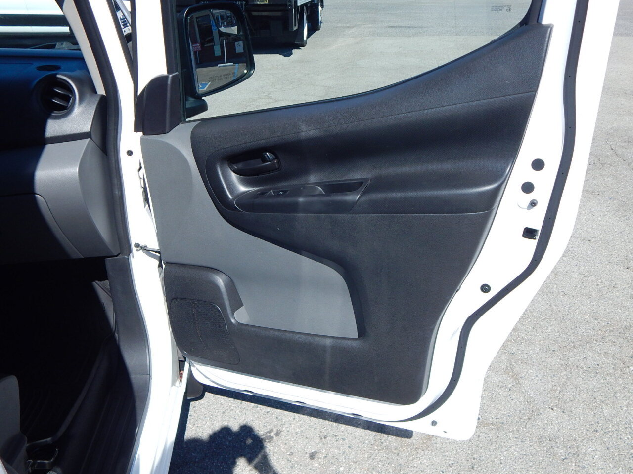 Used 2021 Nissan NV200 S FWD image 21