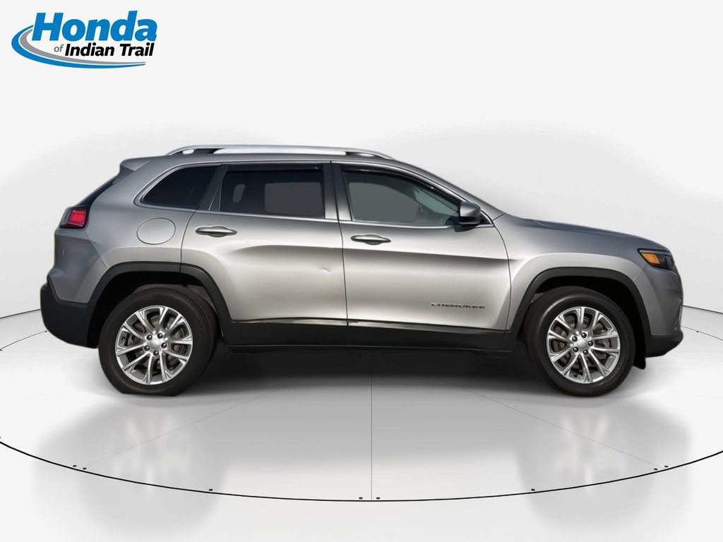 Used 2019 Jeep Cherokee Latitude w/ Popular Appearance Group image 4