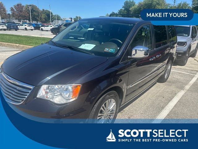 Used 2013 Chrysler Town & Country Touring-L w/ Driver Convenience Group FWD image 1
