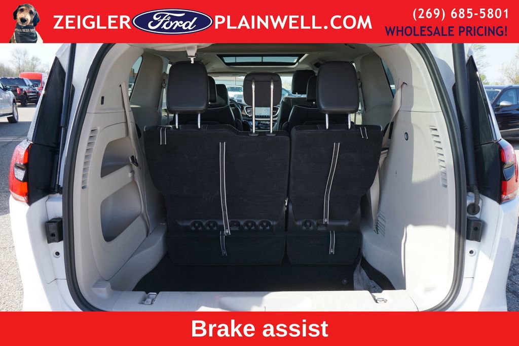 Used 2024 Chrysler Pacifica Limited FWD image 10