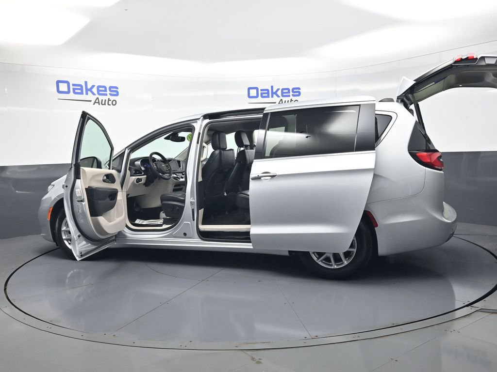 Used 2023 Chrysler Pacifica Touring-L FWD image 55