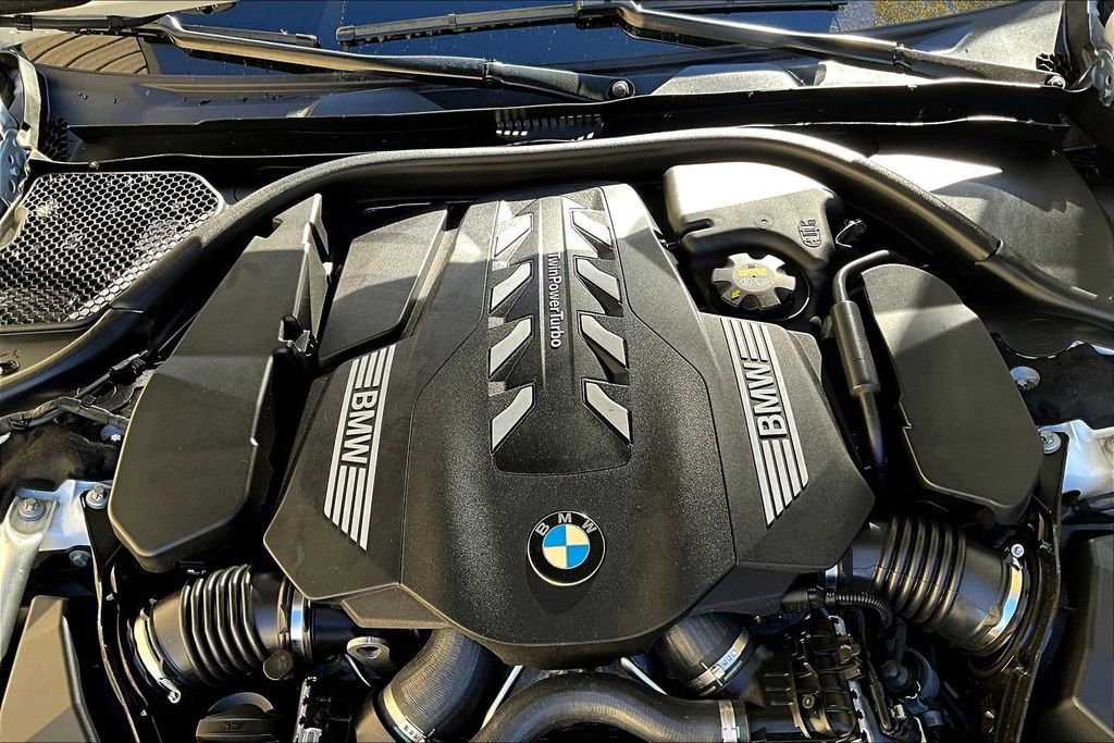 Used 2022 BMW 750i xDrive w/ Executive Package image 31