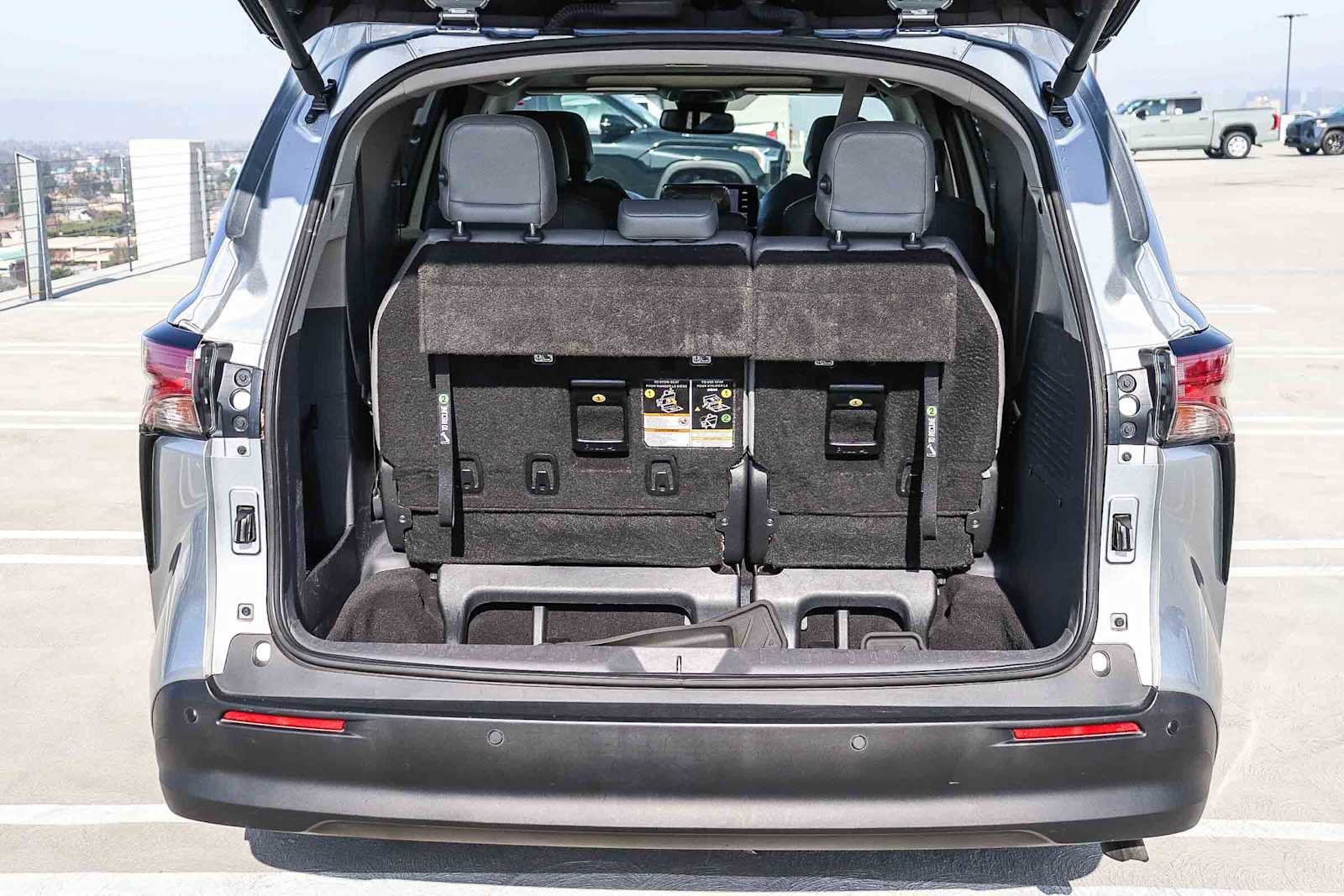 Used 2022 Toyota Sienna XLE image 37