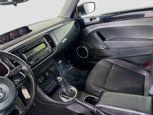 Used 2013 Volkswagen Beetle 2.0T image 22