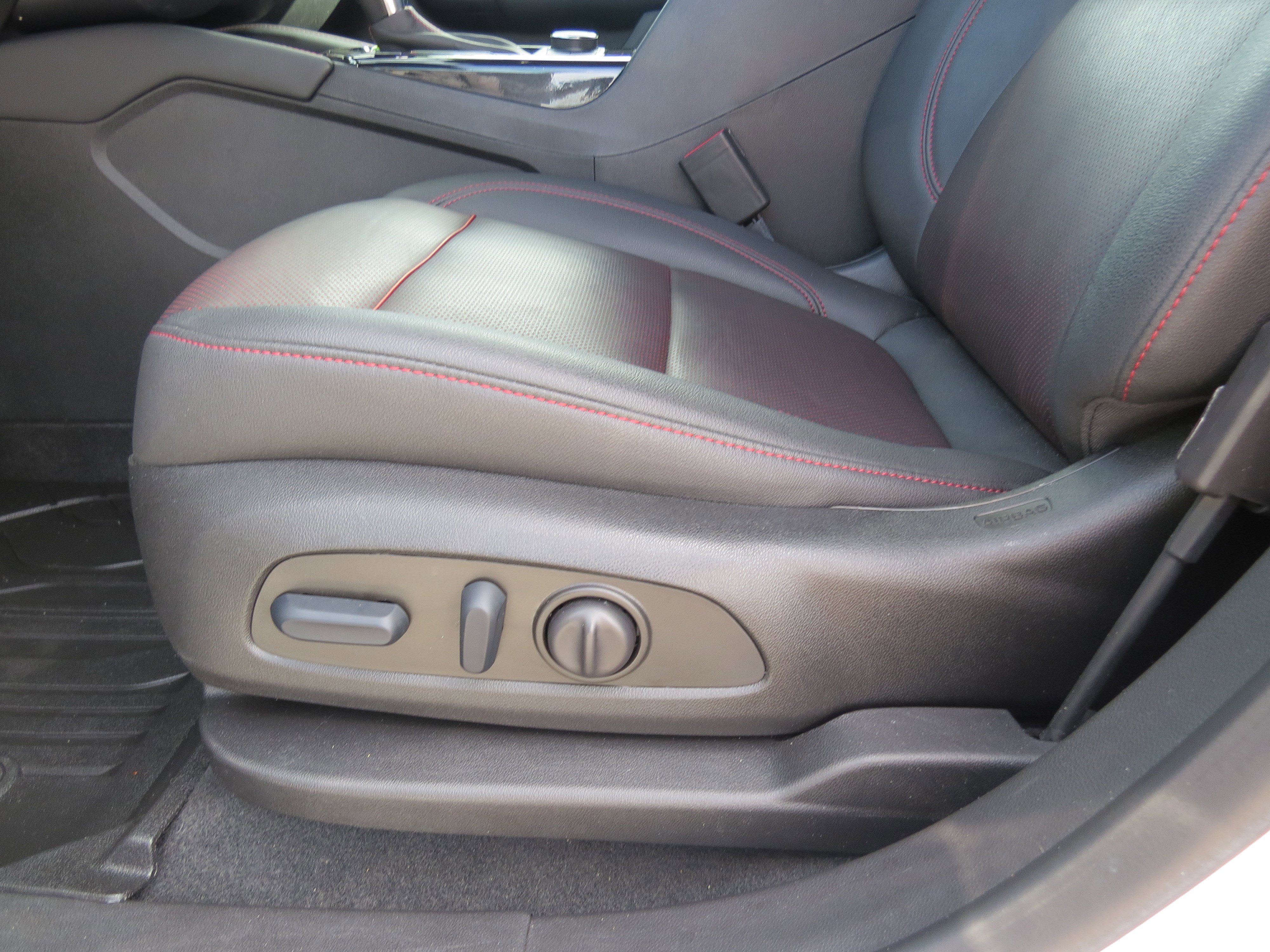 Certified 2023 Chevrolet Blazer RS w/ Driver Confidence II Package image 16