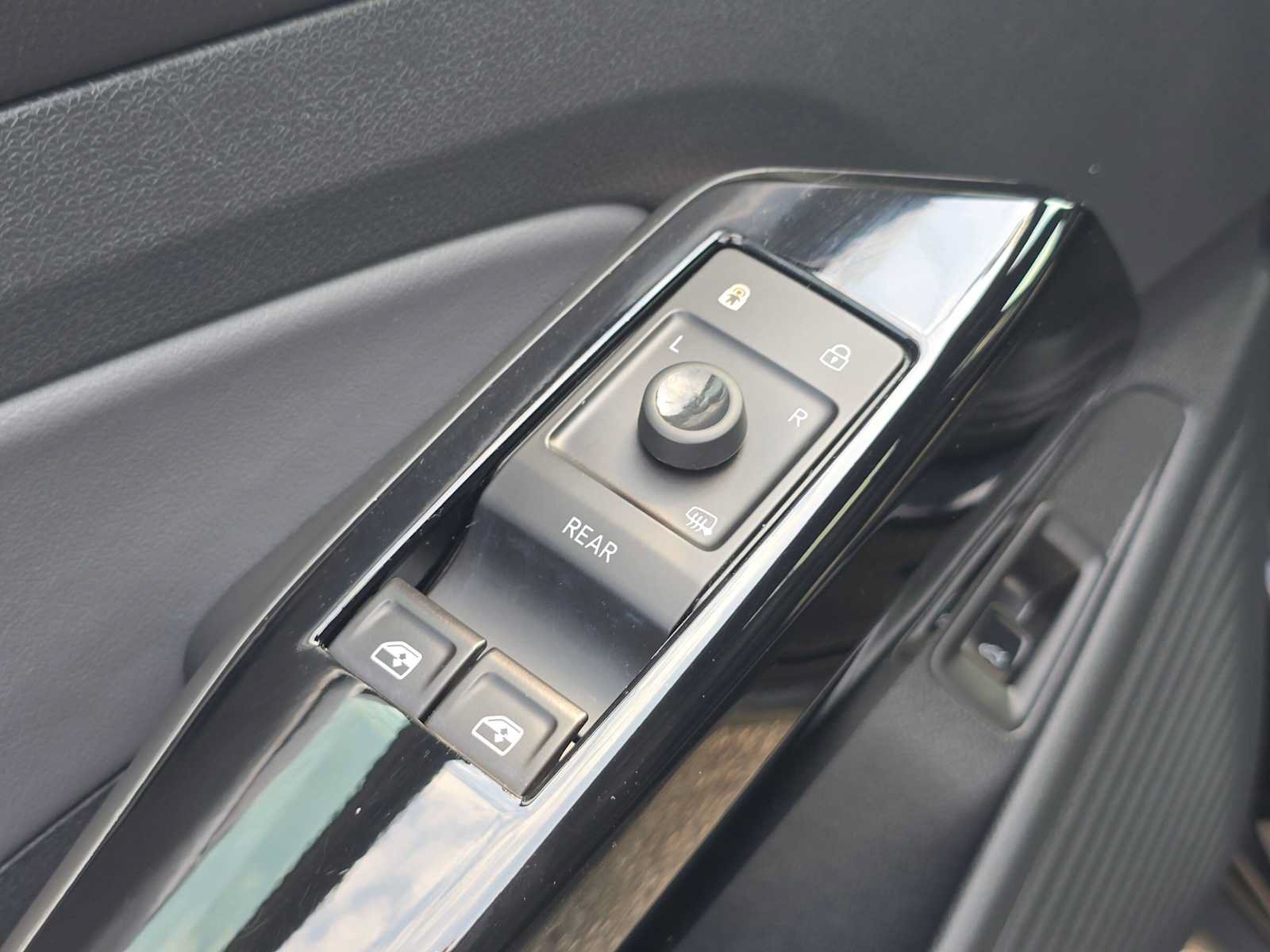 Used 2023 Volkswagen ID.4 S RWD image 23