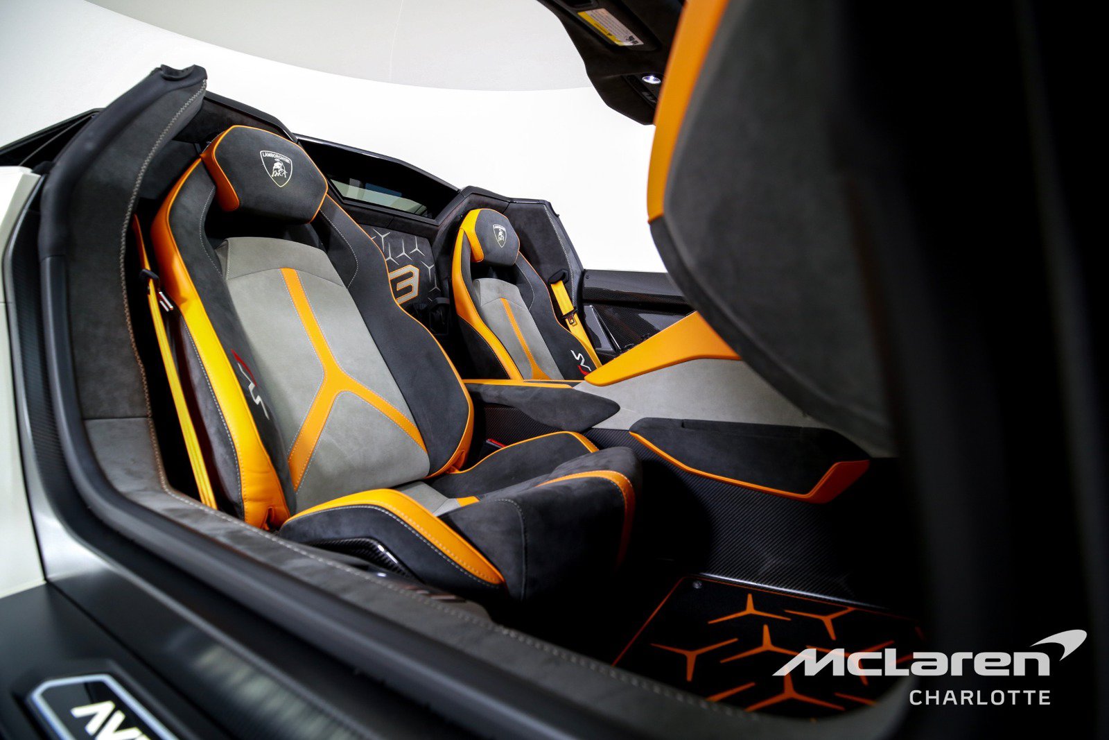 Used 2021 Lamborghini Aventador SVJ AWD/4WD image 21