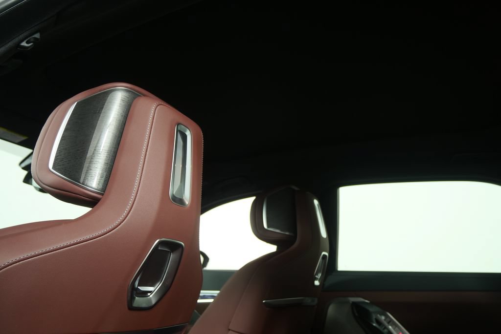 Used 2026 BMW i7 eDrive50 w/ Premium Package RWD image 17