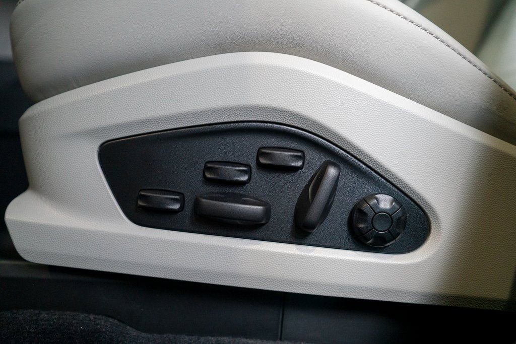 New 2025 Porsche Macan Turbo Electric AWD/4WD image 27
