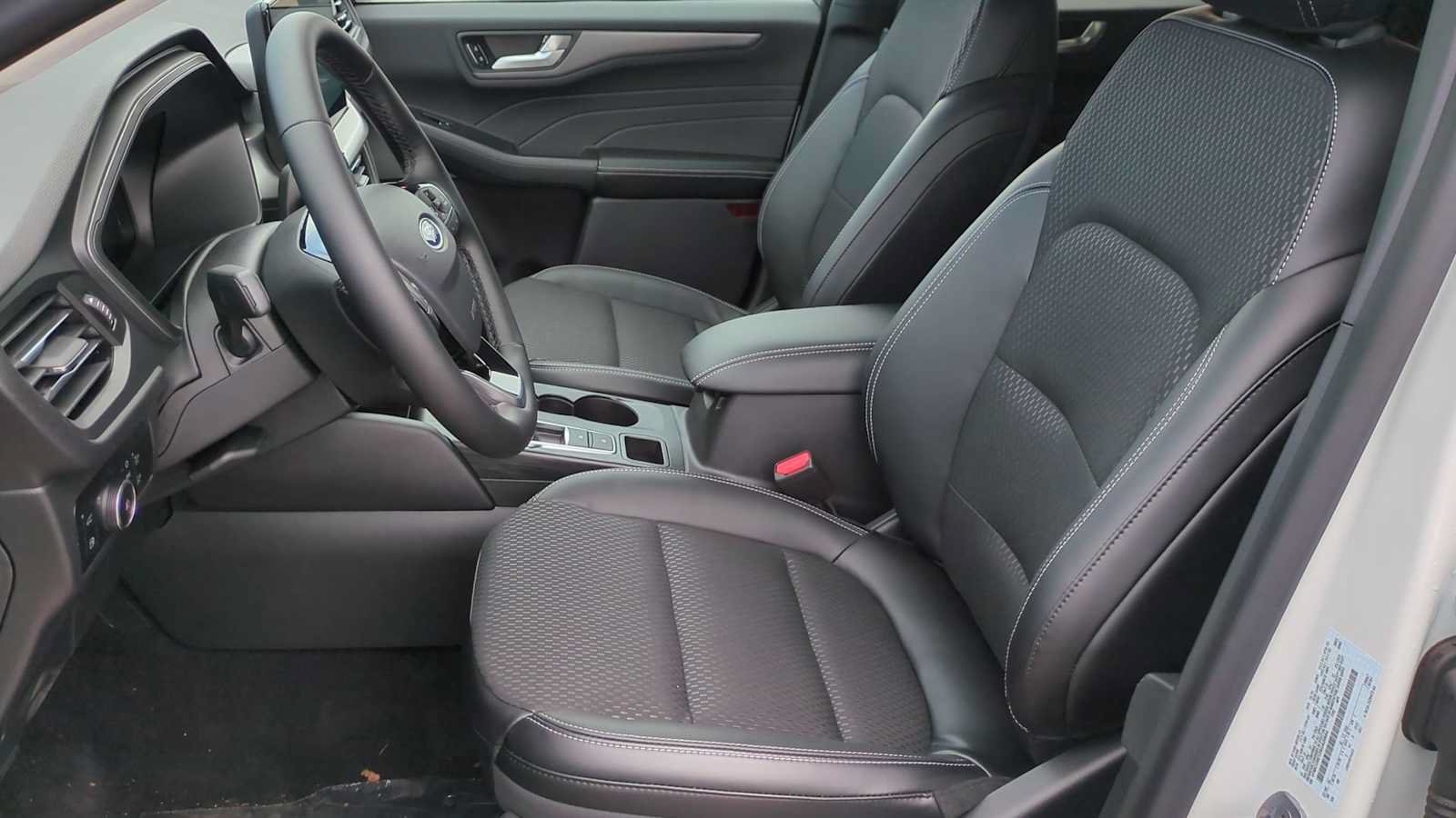 New 2025 Ford Escape SE FWD image 13
