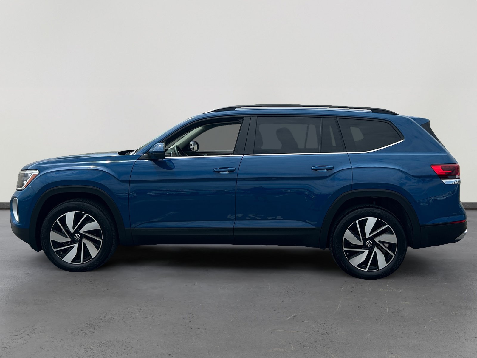 Certified 2026 Volkswagen Atlas SE FWD image 3