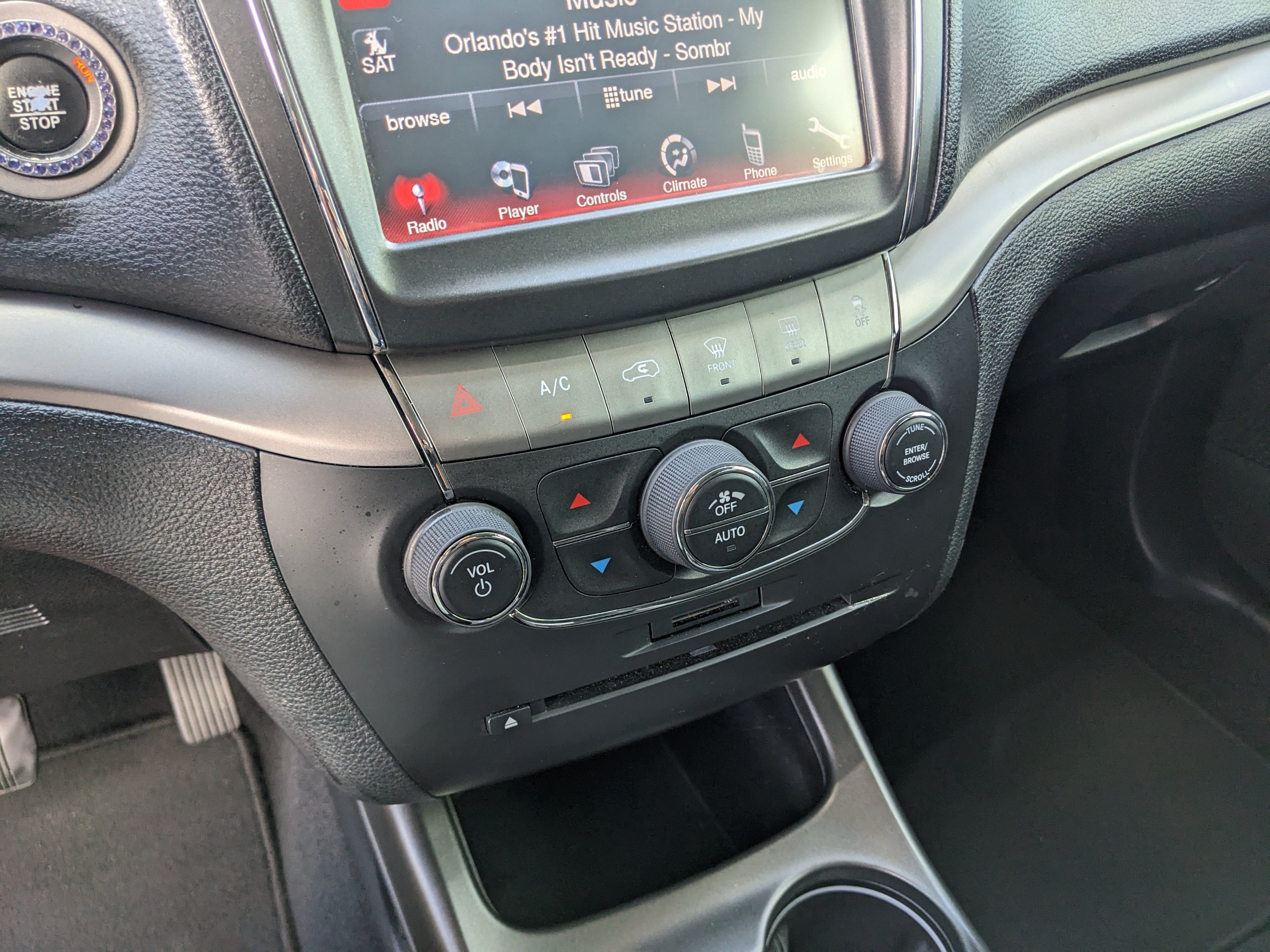 Used 2019 Dodge Journey Crossroad w/ Driver Convenience Group FWD image 29