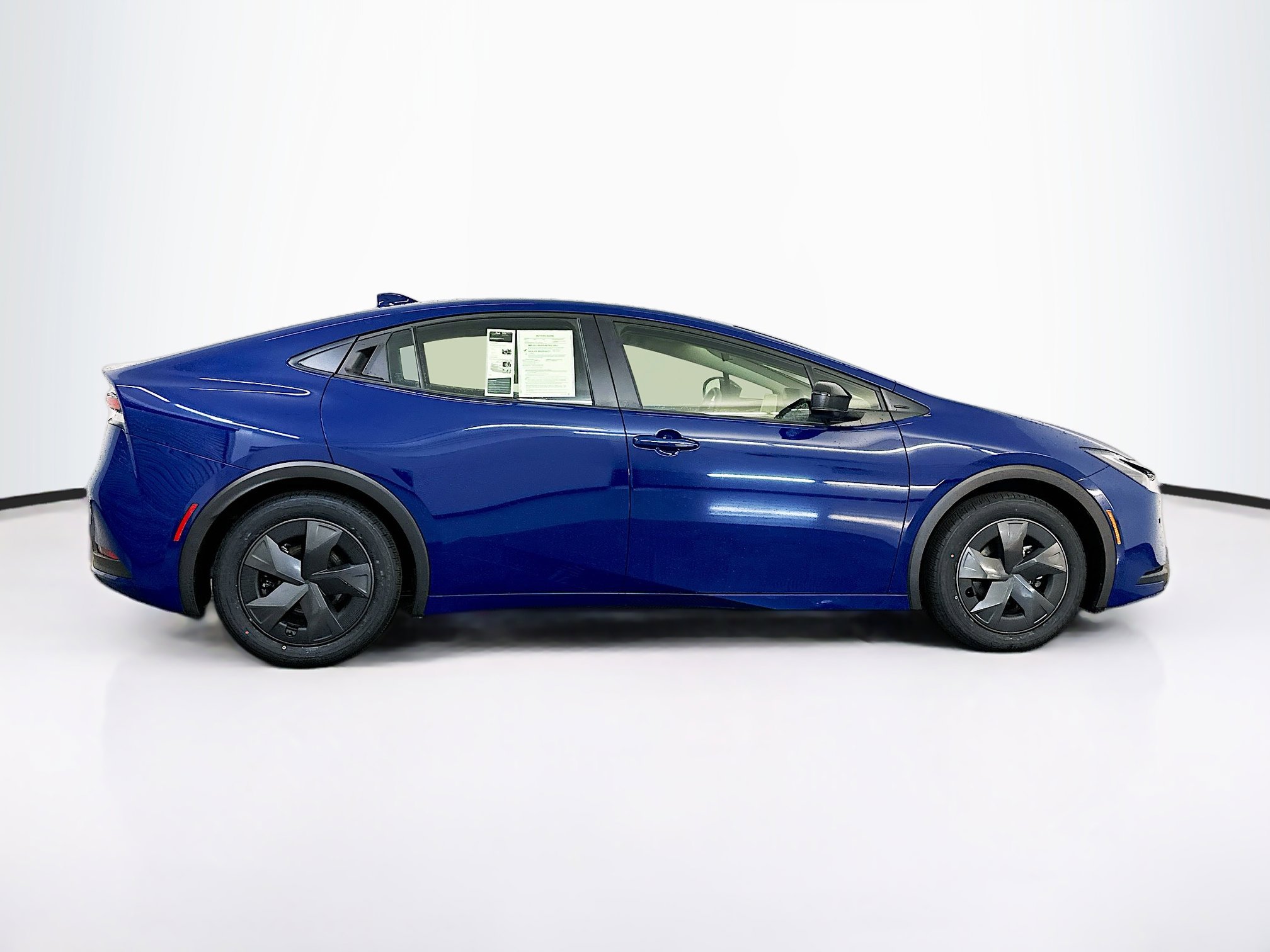 Used 2025 Toyota Prius LE FWD image 10