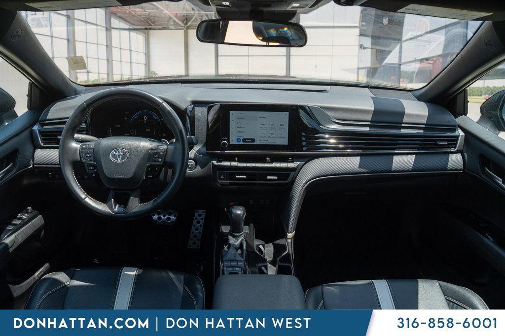 Used 2025 Toyota Camry SE FWD image 11