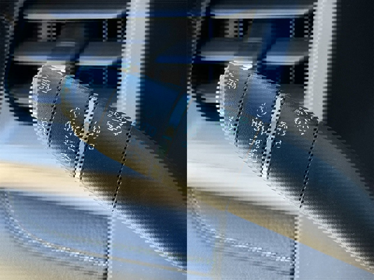 Used 2022 GMC Acadia Denali w/ Denali Technology Package image 21