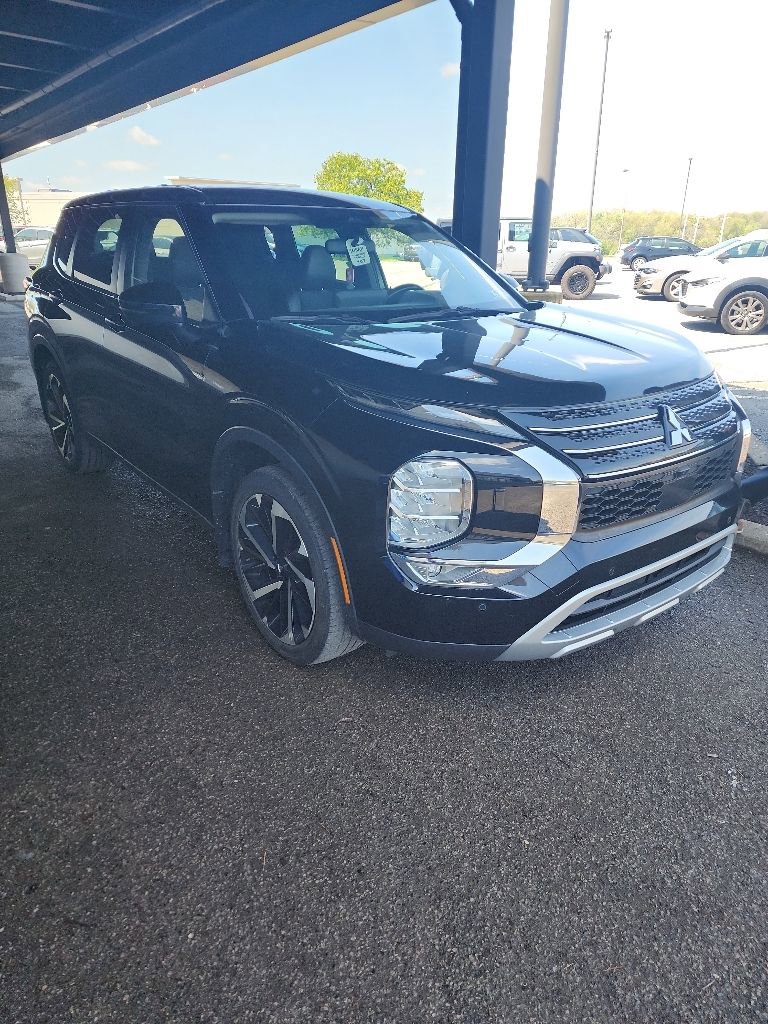 Used 2022 Mitsubishi Outlander SE AWD/4WD image 1