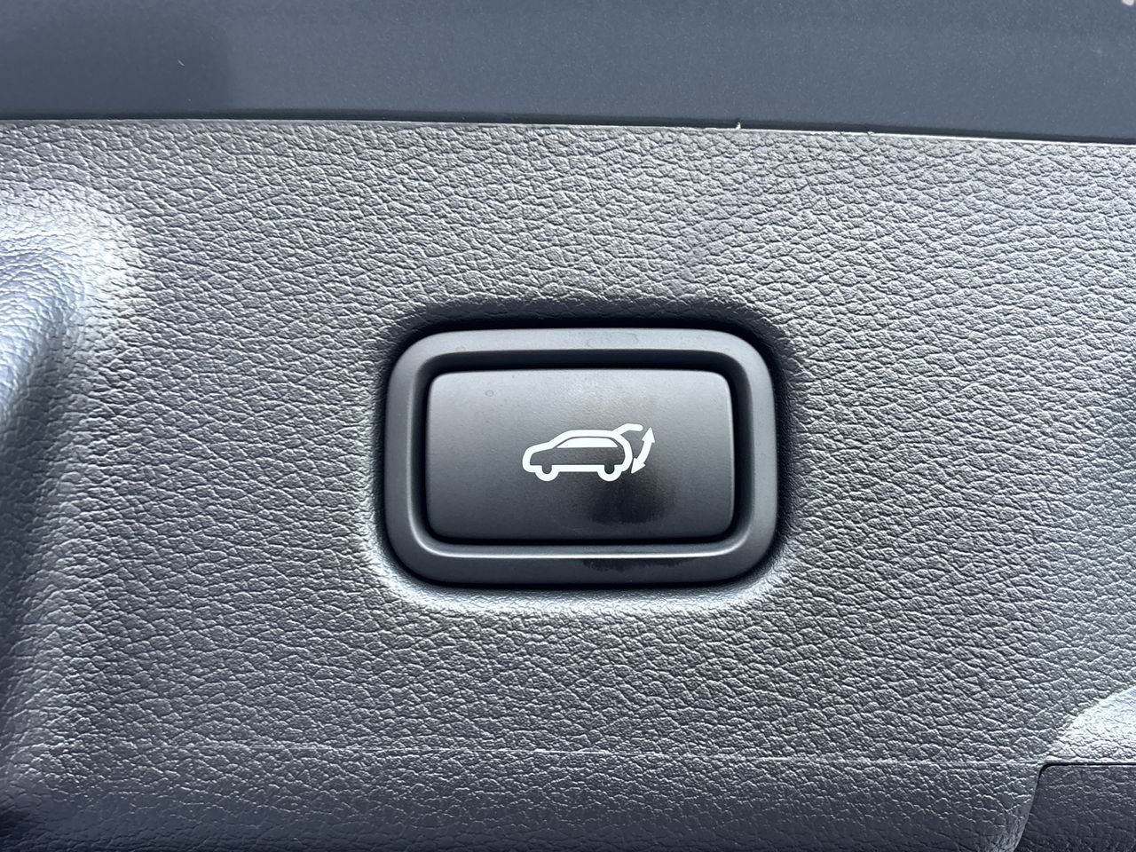 Used 2023 Hyundai Palisade Limited w/ Cargo Package image 32