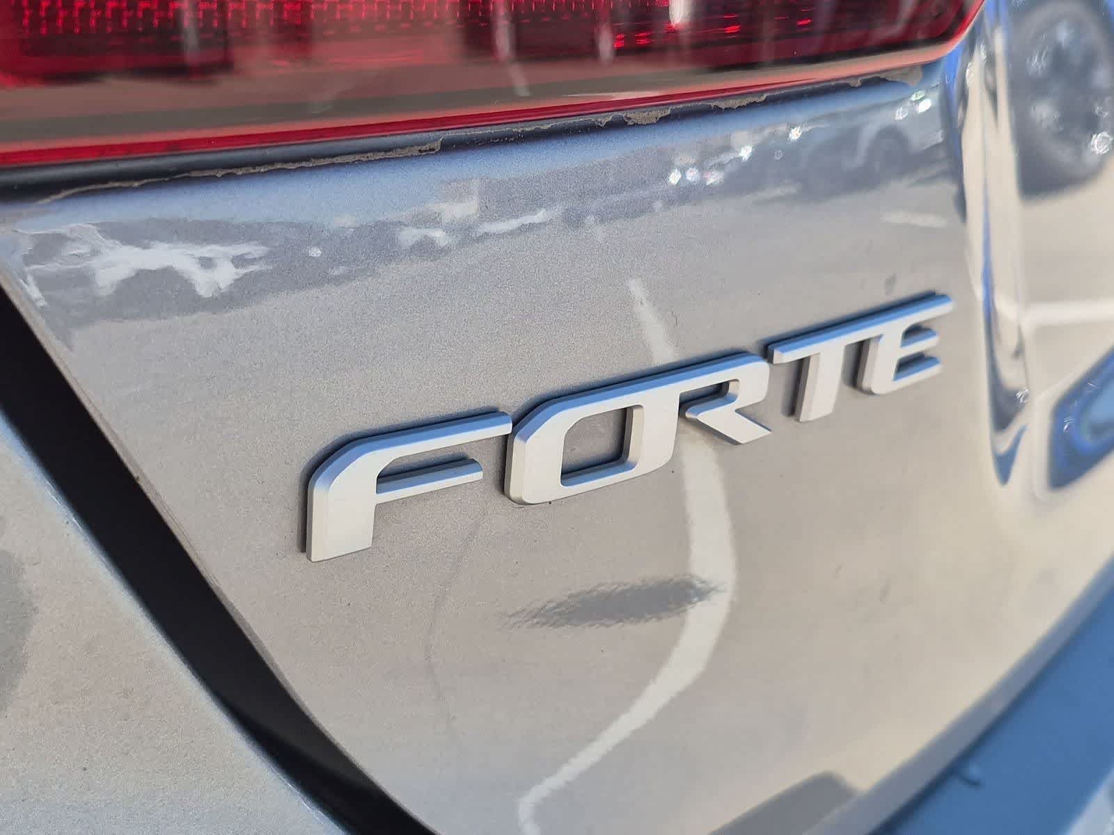 Used 2022 Kia Forte GT w/ GT Technology Package FWD image 12