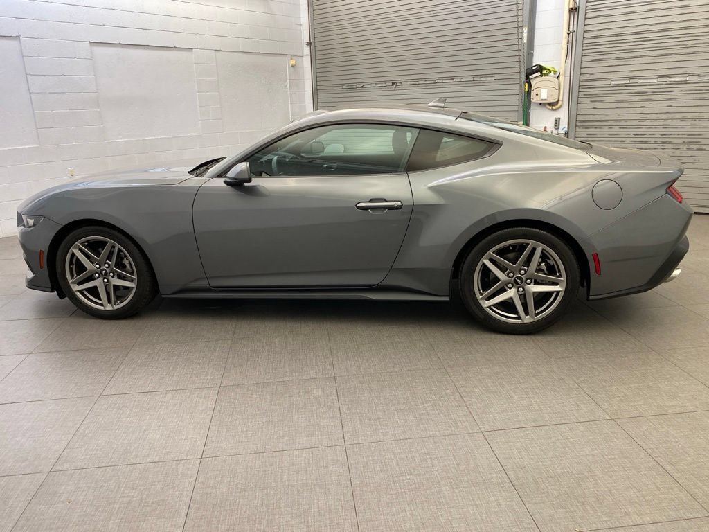 Used 2025 Ford Mustang Coupe RWD image 11