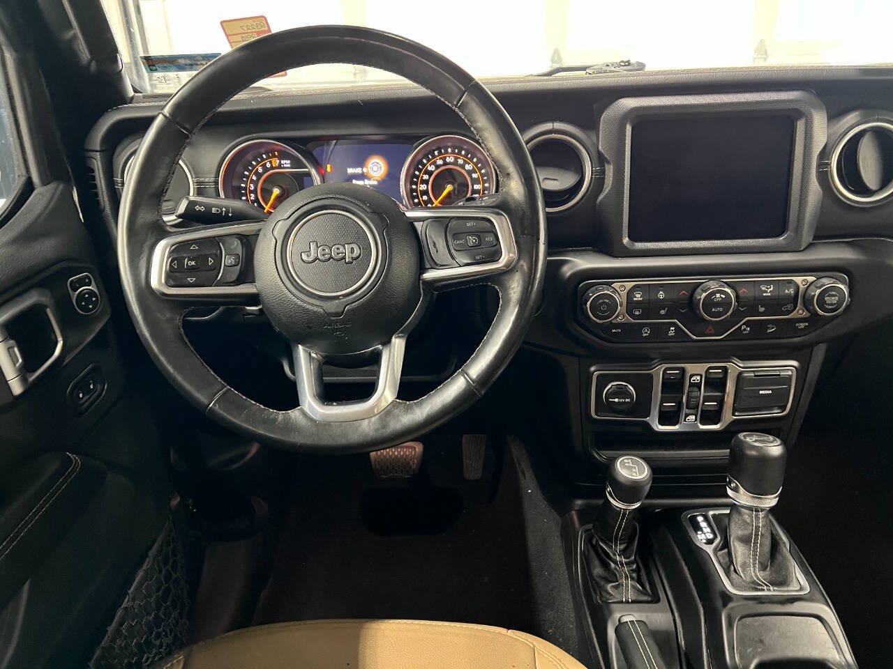Used 2018 Jeep Wrangler Unlimited Sahara AWD/4WD image 8