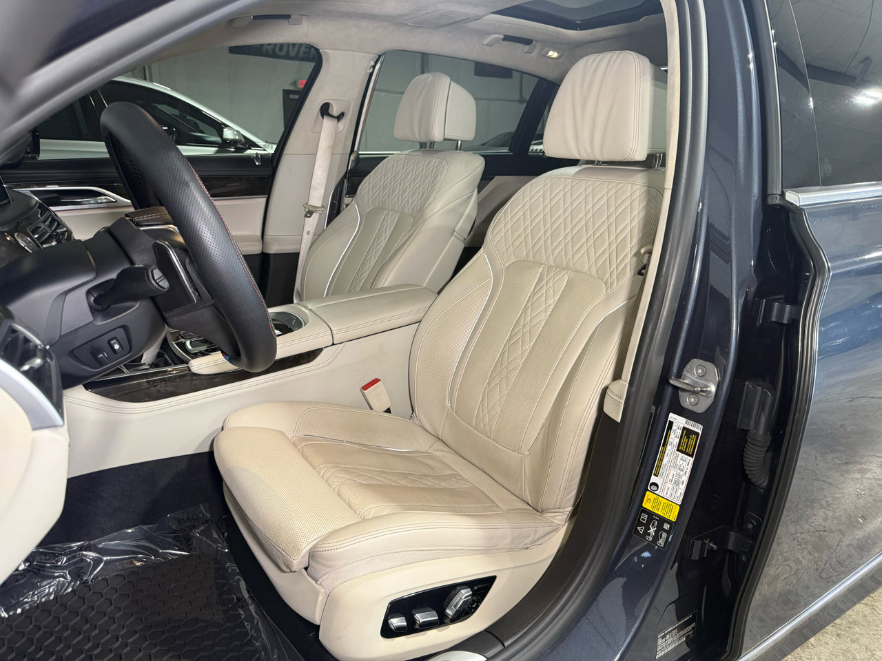 Used 2018 BMW 750i xDrive image 14