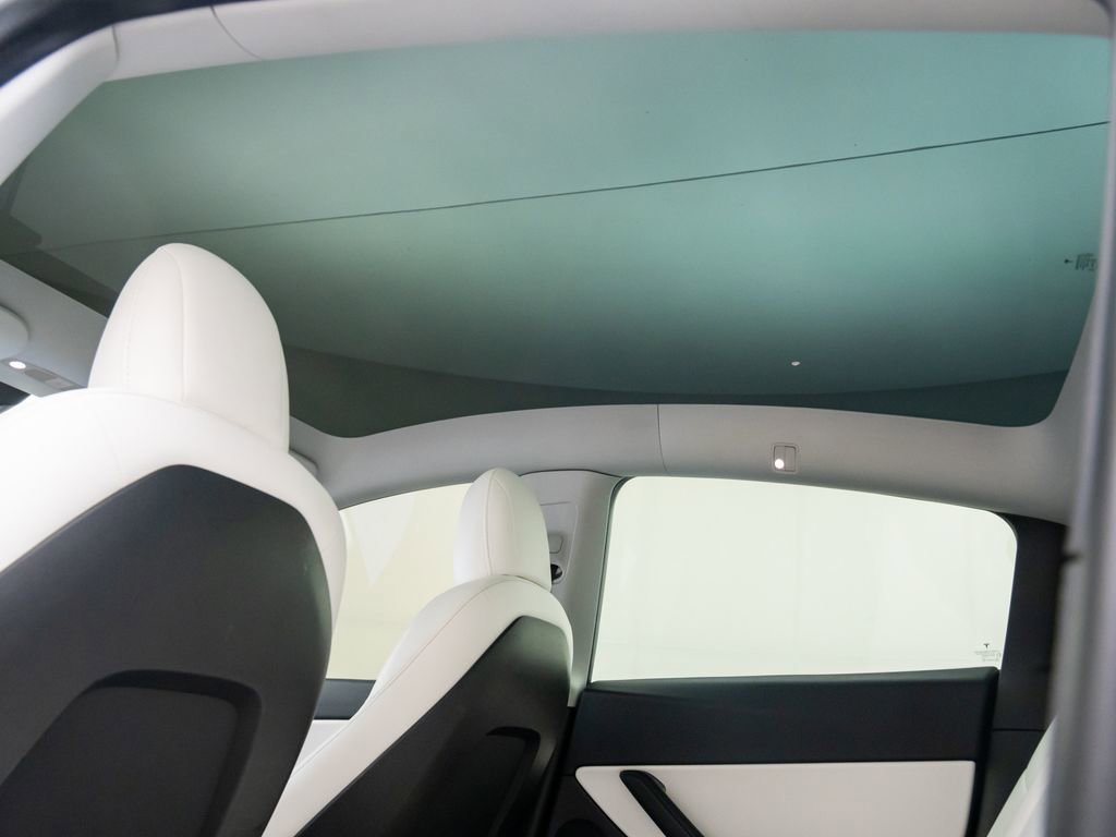 Used 2020 Tesla Model Y Long Range image 16