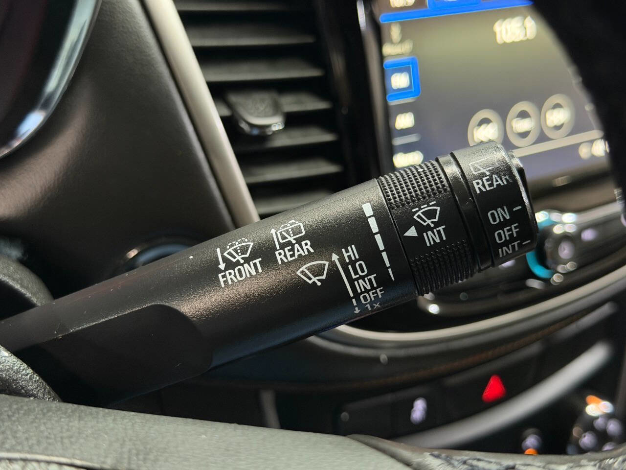 Used 2019 Chevrolet Trax LT w/ Sun & Sound Package AWD/4WD image 36