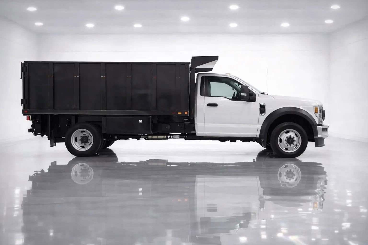Used 2020 Ford F550 2WD Crew Cab Super Duty w/ Power Equipment Group image 6